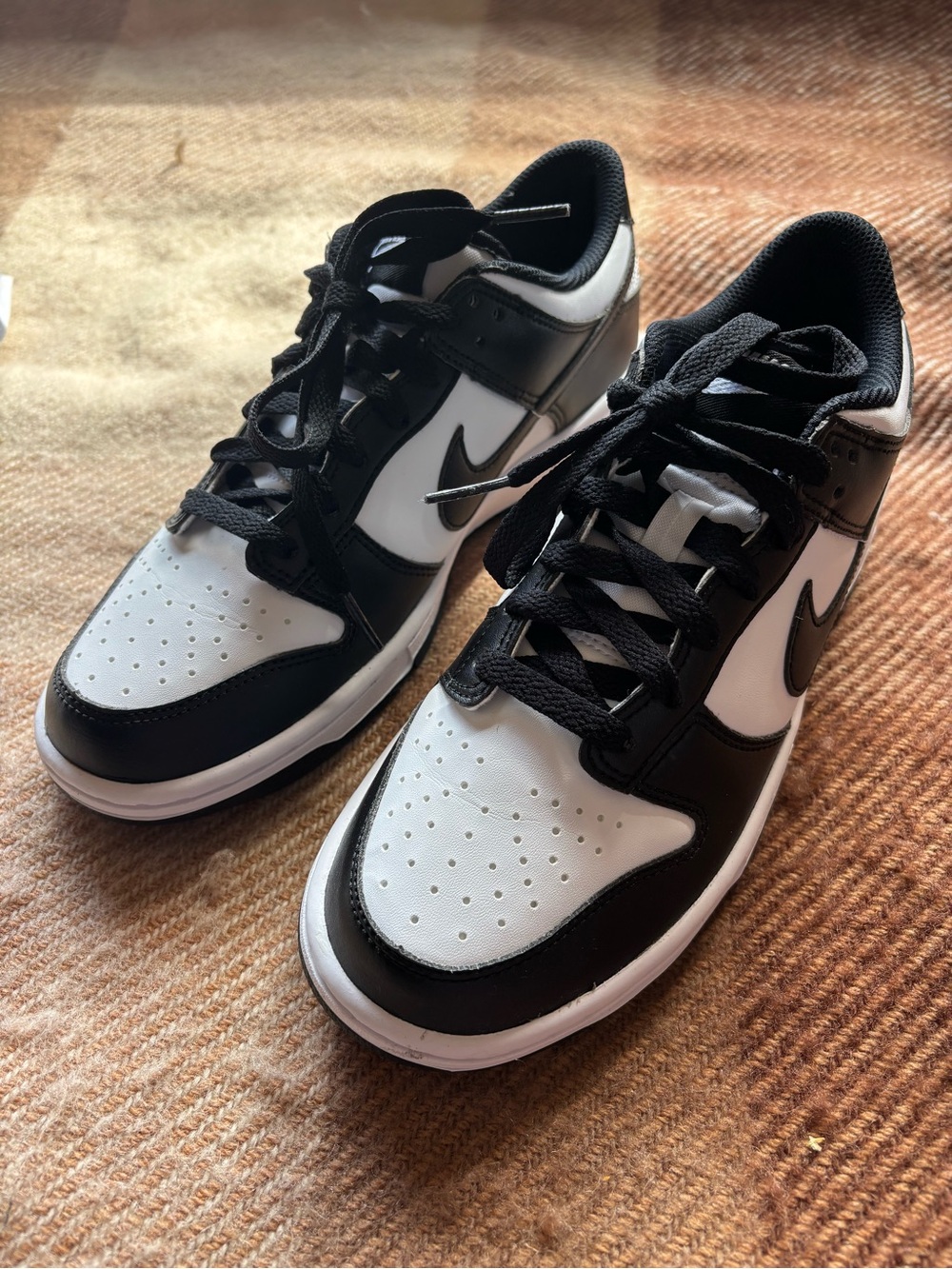 New Nike Kids Dunks Low Black and White Sneakers. Pandas Youth 7